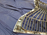 Lexus ES 300 Radiator Grille - Chrome Surround Broken