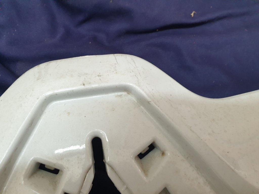 Renault Scenic III Radiator Grille - Wear and Tear