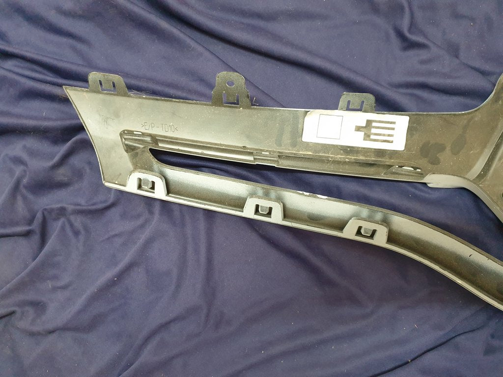 Renault Scenic III Radiator Grille - Wear and Tear