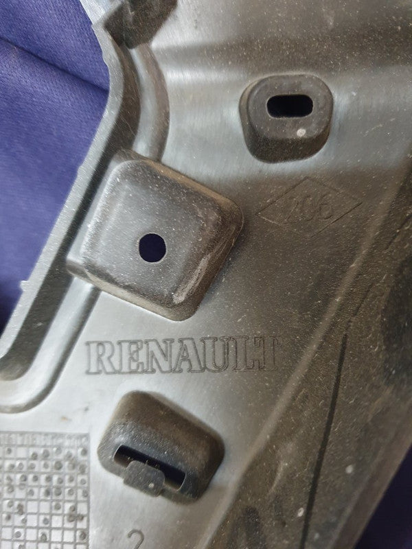 Renault Scenic III Radiator Grille - Wear and Tear