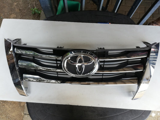Toyota Fortuner Chrome Radiator Grille Assy with Emblem/Badge