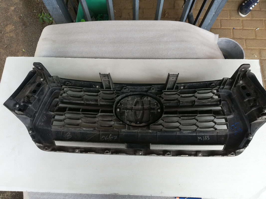 Toyota Hilux Legend 50 2018, 2019, 2020 Radiator Grille Assy with Emblem/Badge
