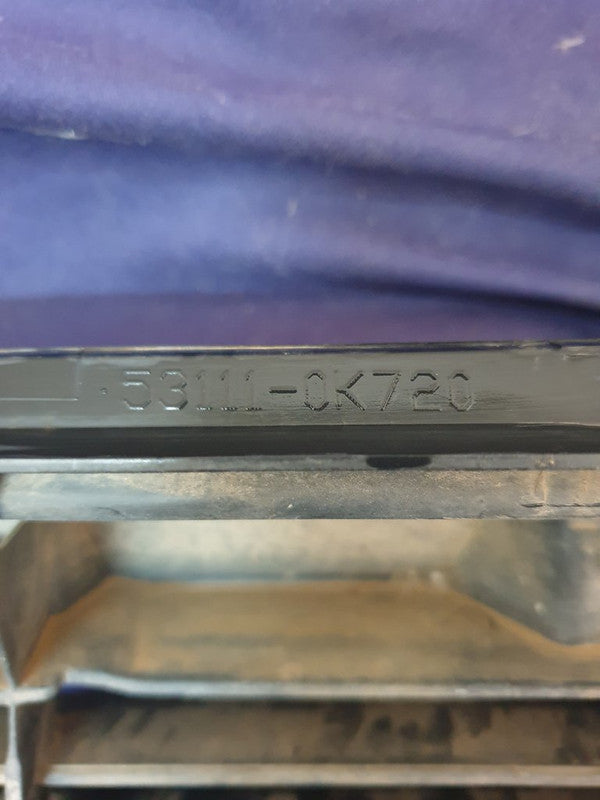 Toyota Hilux Radiator Grille - Wear and Tear, Missing trim