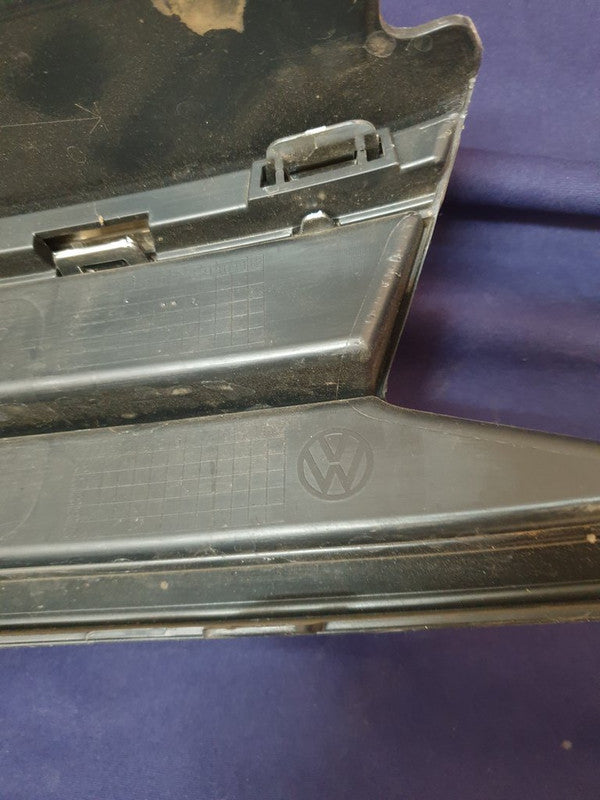 Volkswagen Polo Radiator Grille - Wear and Tear