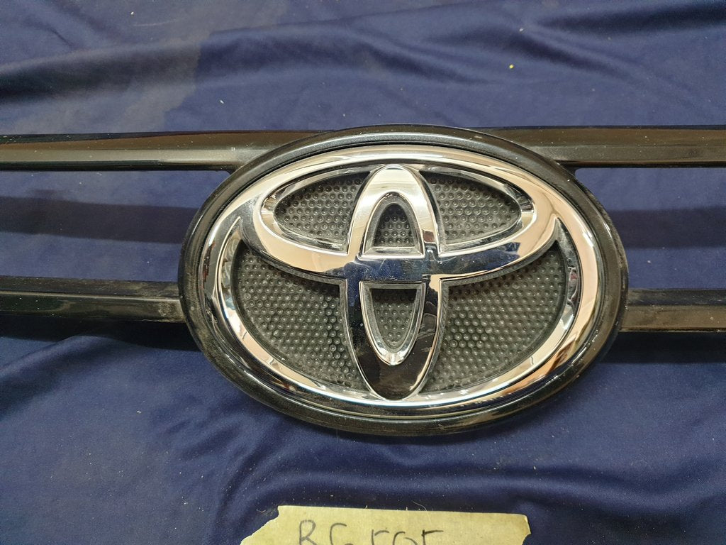 Toyota Hilux Radiator Grille Moulding - Light Wear and Tear
