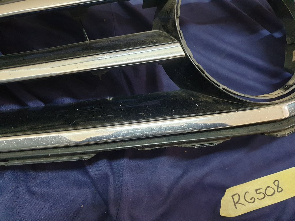 Mercedes-Benz C-Class W204 Radiator Grille - Wear and Tear, Pitted and Broken Chrome