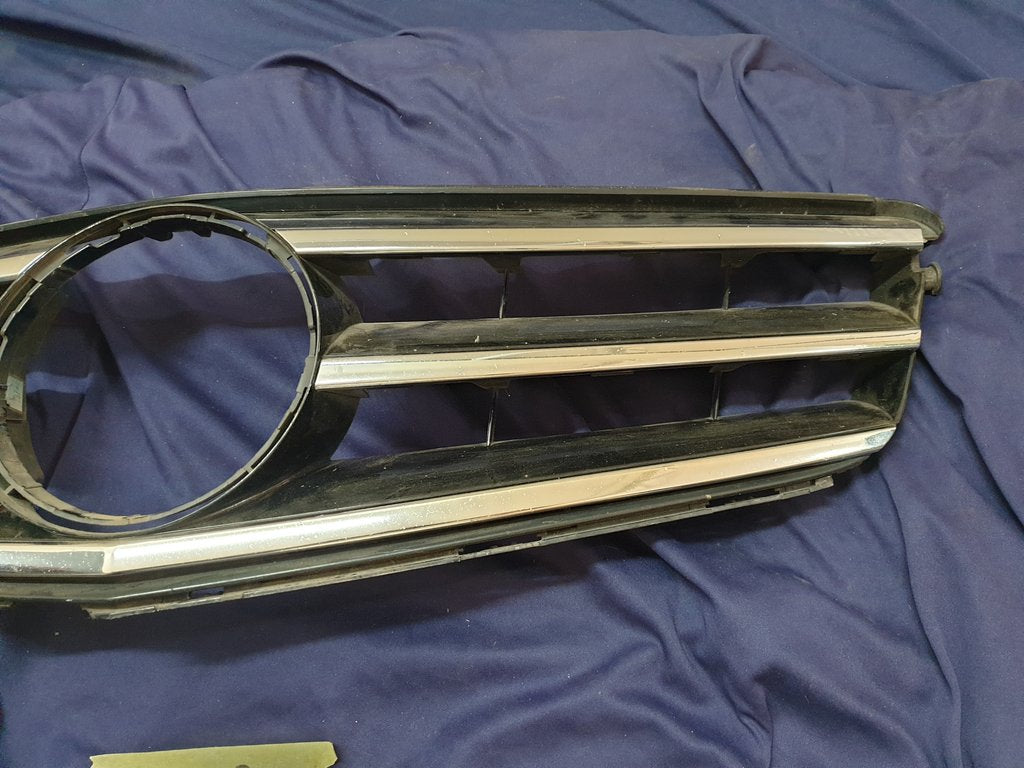 Mercedes-Benz C-Class W204 Radiator Grille - Wear and Tear, Pitted and Broken Chrome