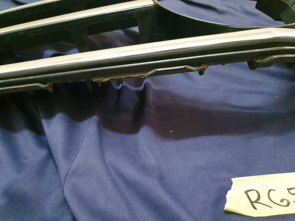 Mercedes-Benz C-Class W204 Radiator Grille - Wear and Tear, Pitted and Broken Chrome