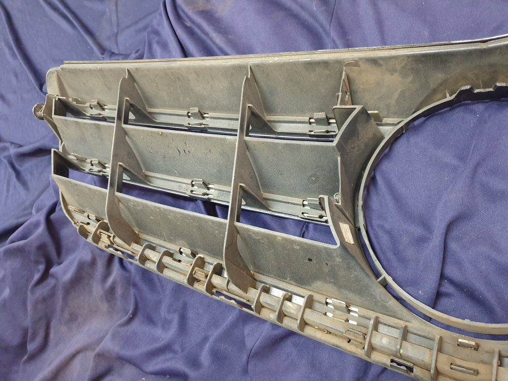 Mercedes-Benz C-Class W204 Radiator Grille - Wear and Tear, Pitted and Broken Chrome