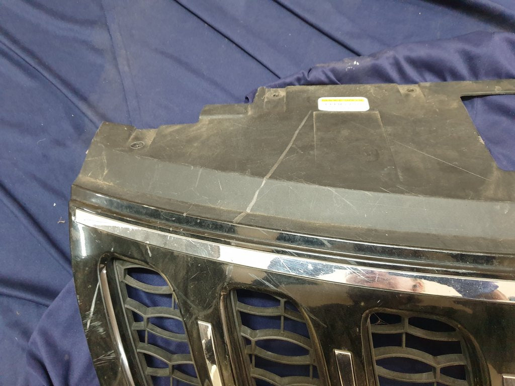 Mahindra XUV500 Radiator Grille - Wear and Tear, Clip/s broken