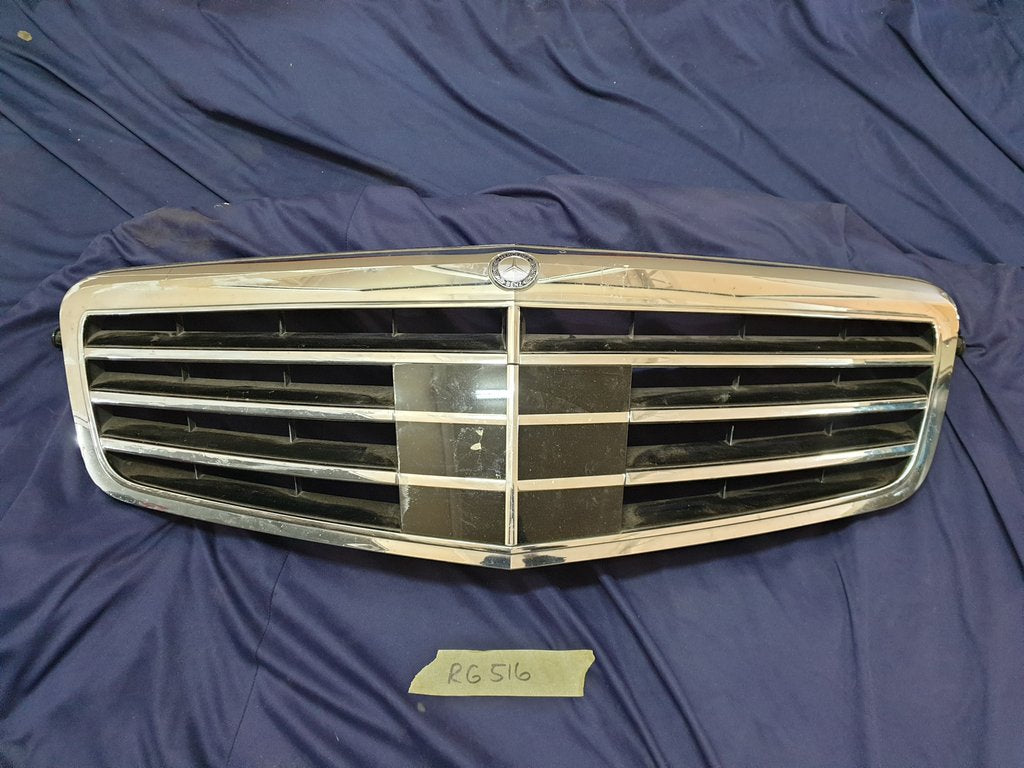 Mercedes-Benz E-Class W212 Radiator Grille - Scuffs, Chrome peeling