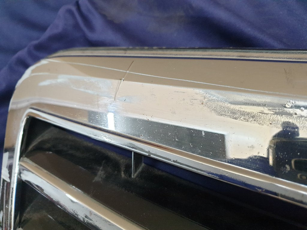 Mercedes-Benz E-Class W212 Radiator Grille - Scuffs, Chrome peeling