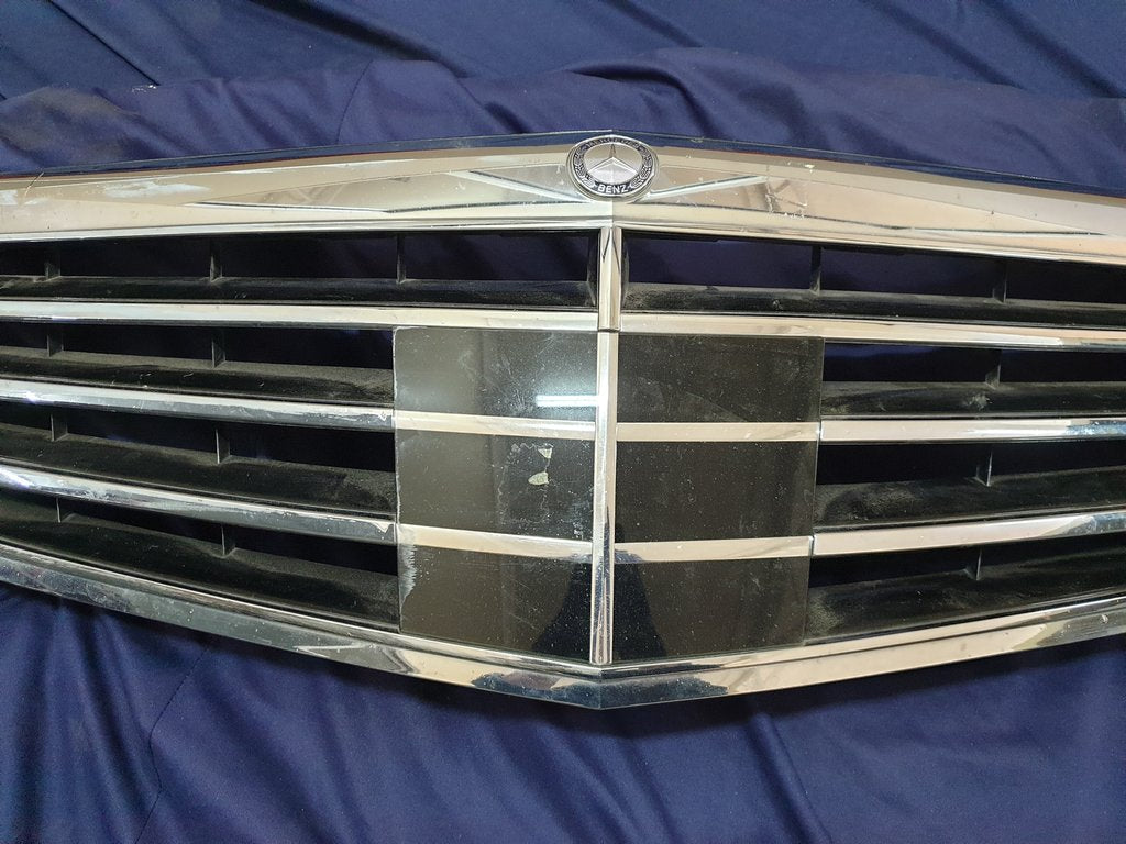 Mercedes-Benz E-Class W212 Radiator Grille - Scuffs, Chrome peeling