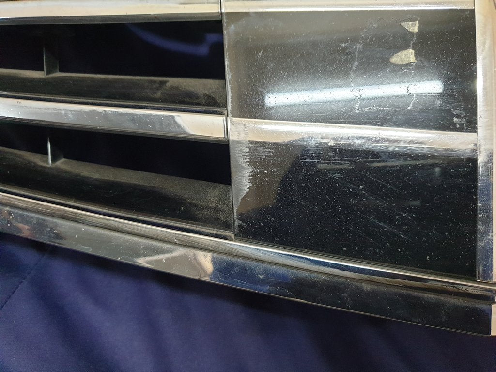 Mercedes-Benz E-Class W212 Radiator Grille - Scuffs, Chrome peeling