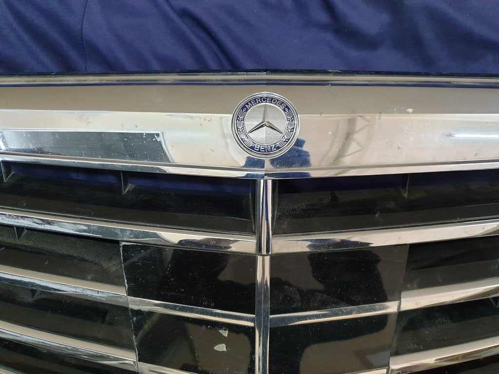 Mercedes-Benz E-Class W212 Radiator Grille - Scuffs, Chrome peeling
