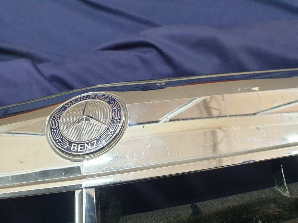 Mercedes-Benz E-Class W212 Radiator Grille - Scuffs, Chrome peeling