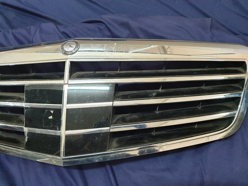 Mercedes-Benz E-Class W212 Radiator Grille - Scuffs, Chrome peeling