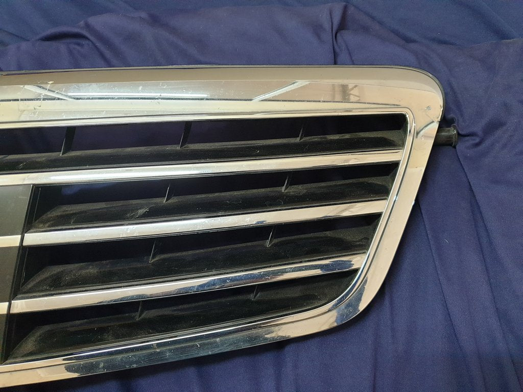 Mercedes-Benz E-Class W212 Radiator Grille - Scuffs, Chrome peeling