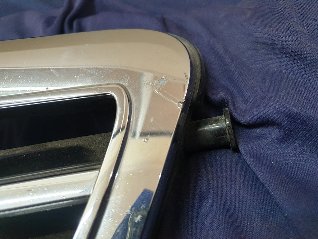 Mercedes-Benz E-Class W212 Radiator Grille - Scuffs, Chrome peeling