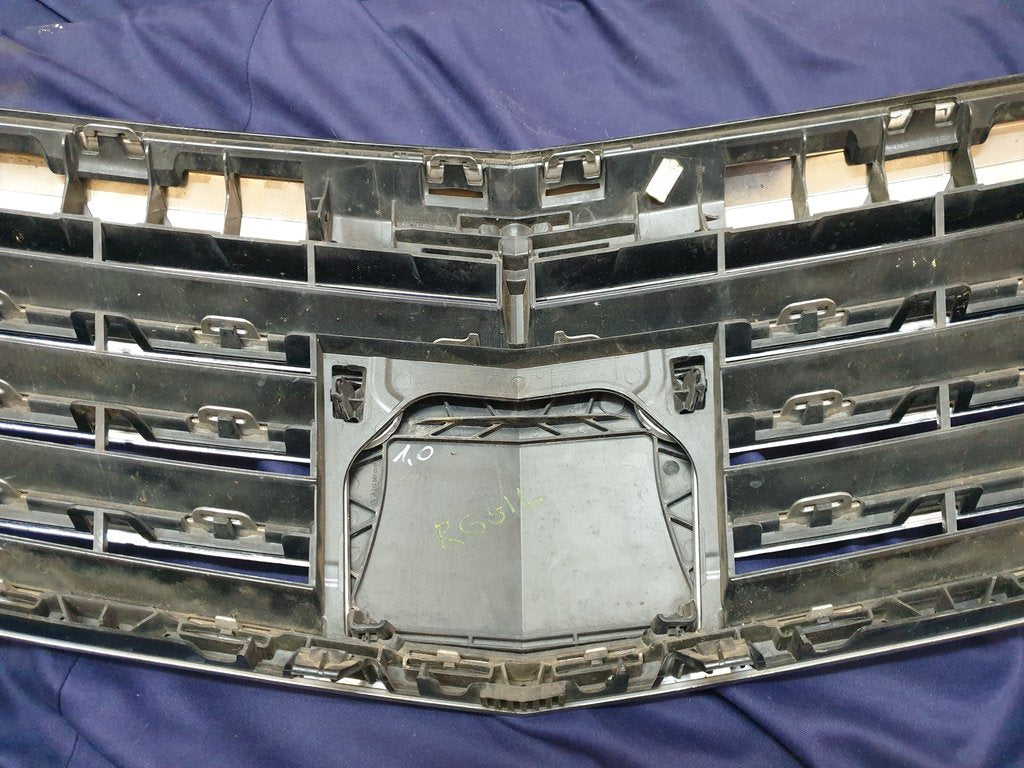 Mercedes-Benz E-Class W212 Radiator Grille - Scuffs, Chrome peeling