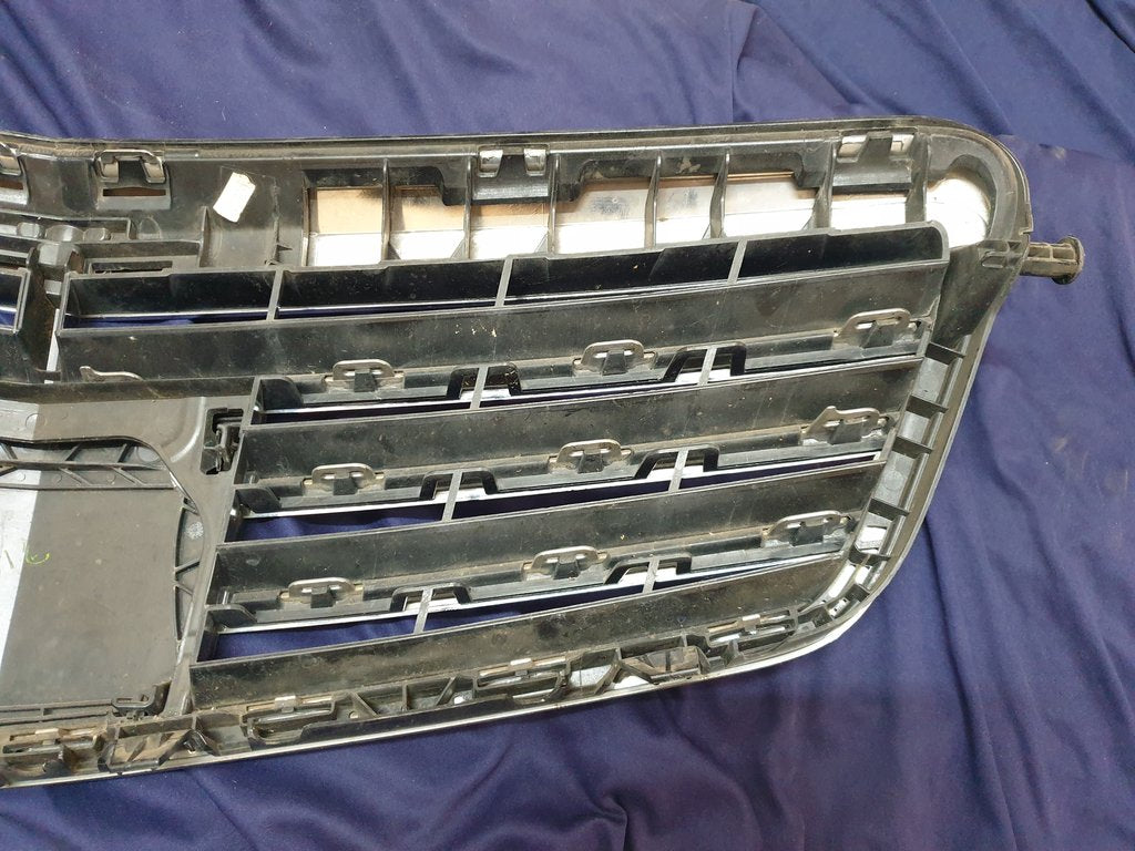 Mercedes-Benz E-Class W212 Radiator Grille - Scuffs, Chrome peeling