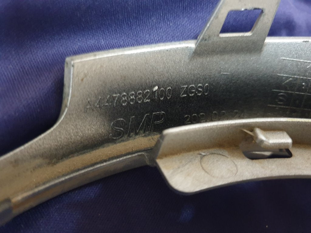 Mercedes-Benz V-Class W447 Radiator Grille Cover - Light Wear and Tear