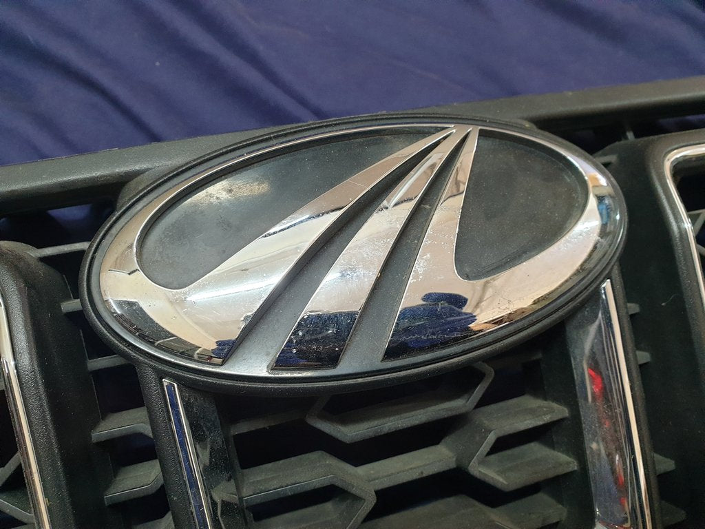 Mahindra Scorpio Radiator Grille - Wear and Tear