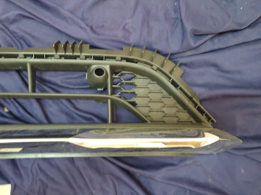 Mercedes-Benz GLB X247 Front Bumper Lower Grille