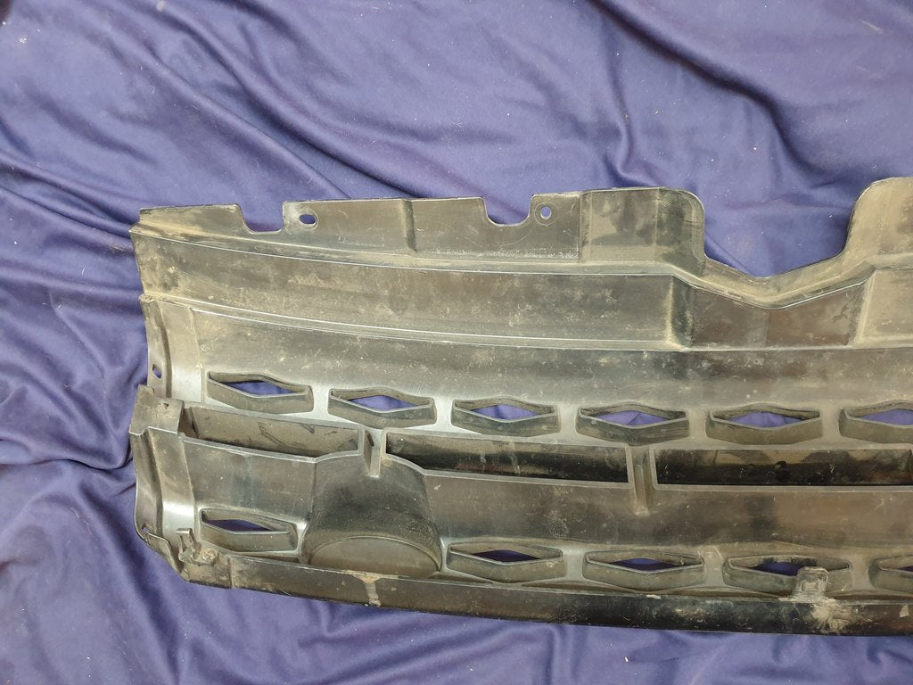 Land Rover Range Rover Radiator Grille - Wear and Tear, Clip/s broken