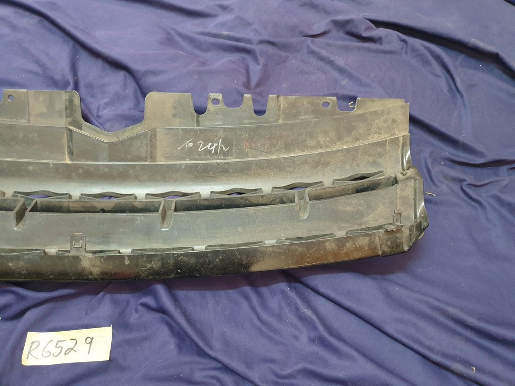 Land Rover Range Rover Radiator Grille - Wear and Tear, Clip/s broken
