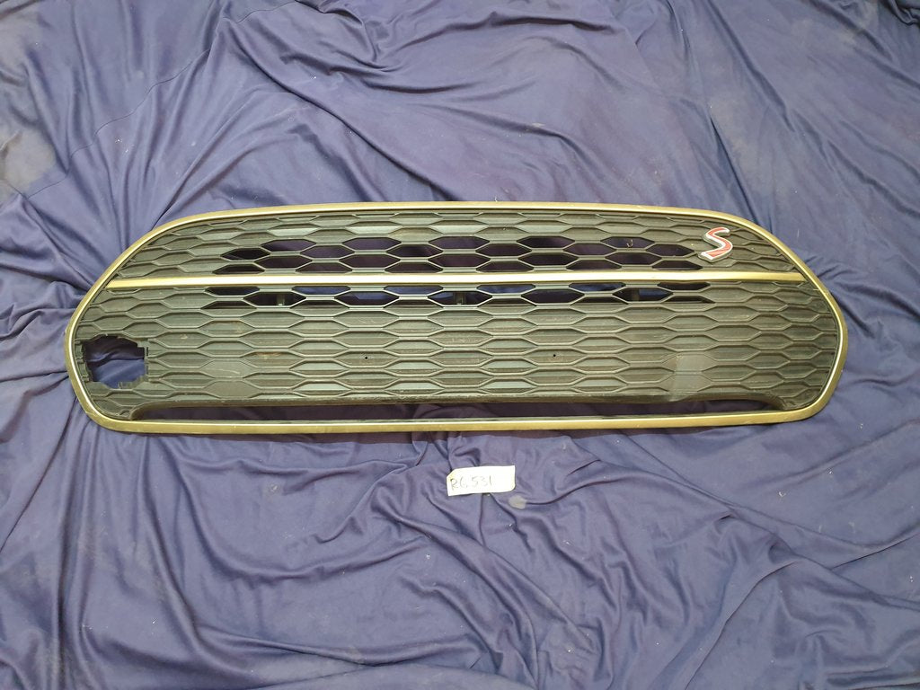 Original Used Mini Cooper S Sport F55 Radiator Grille - Wear and Tear, Trim broken