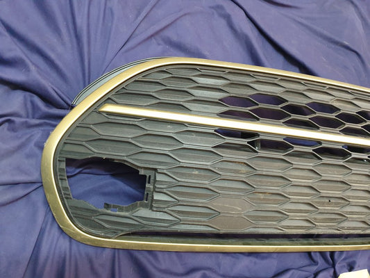 Original Used Mini Cooper S Sport F55 Radiator Grille - Wear and Tear, Trim broken