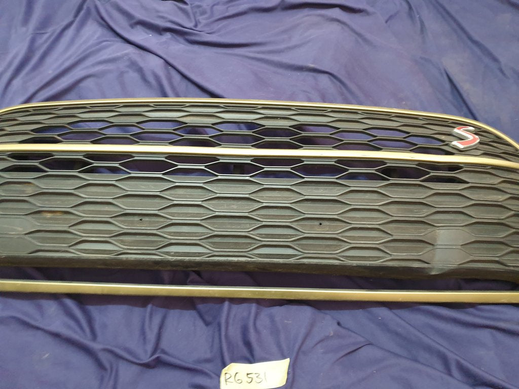 Original Used Mini Cooper S Sport F55 Radiator Grille - Wear and Tear, Trim broken
