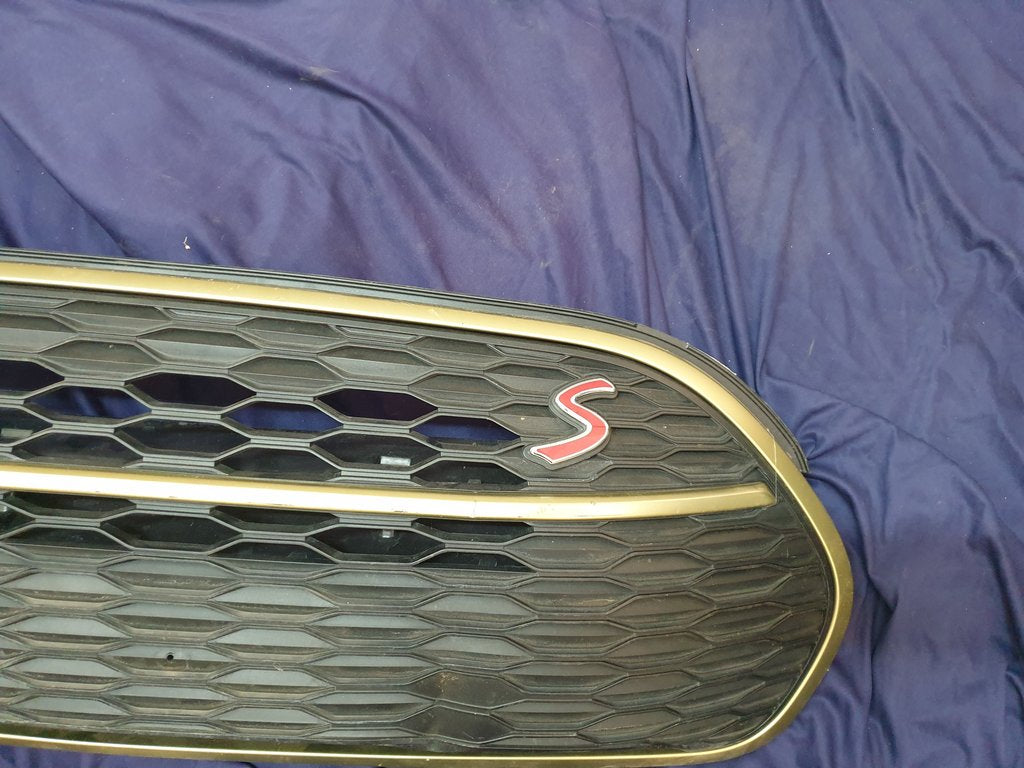 Original Used Mini Cooper S Sport F55 Radiator Grille - Wear and Tear, Trim broken