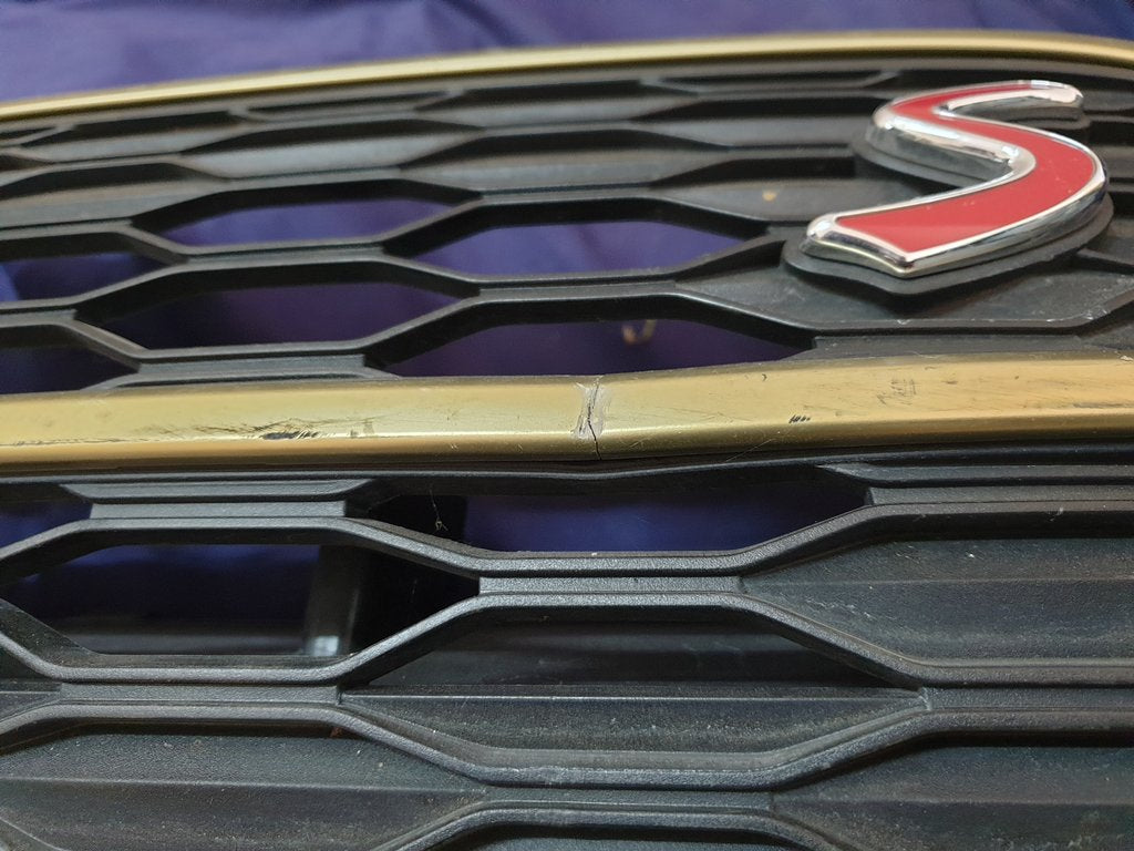 Original Used Mini Cooper S Sport F55 Radiator Grille - Wear and Tear, Trim broken