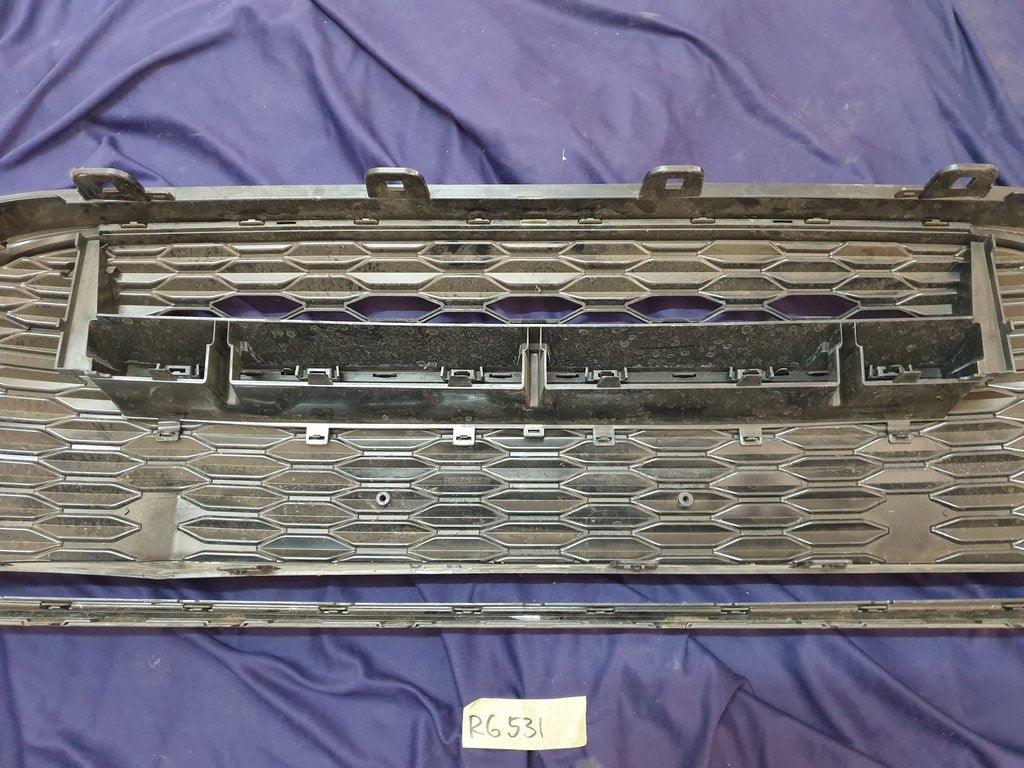 Original Used Mini Cooper S Sport F55 Radiator Grille - Wear and Tear, Trim broken