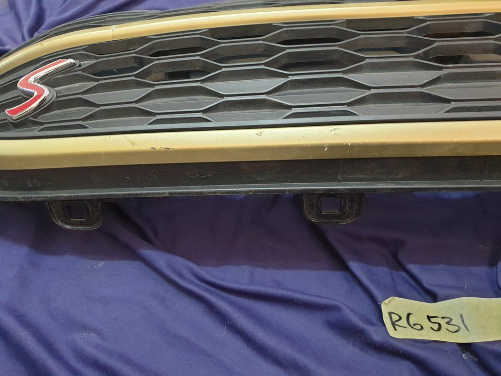Original Used Mini Cooper S Sport F55 Radiator Grille - Wear and Tear, Trim broken