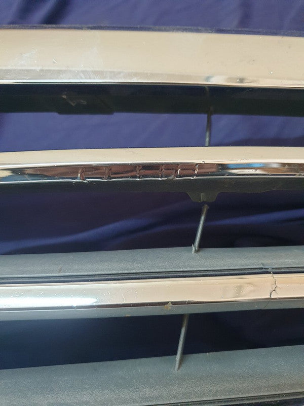 Mercedes-Benz C-Class W204 Radiator Grille - Wear and Tear, Pitted Chrome, Clip/s broken
