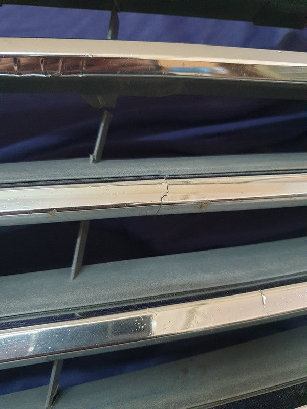 Mercedes-Benz C-Class W204 Radiator Grille - Wear and Tear, Pitted Chrome, Clip/s broken