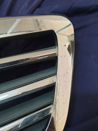 Mercedes-Benz C-Class W204 Radiator Grille - Wear and Tear, Pitted Chrome, Clip/s broken