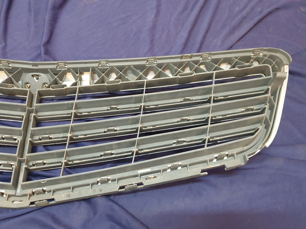 Mercedes-Benz C-Class W204 Radiator Grille - Wear and Tear, Pitted Chrome, Clip/s broken