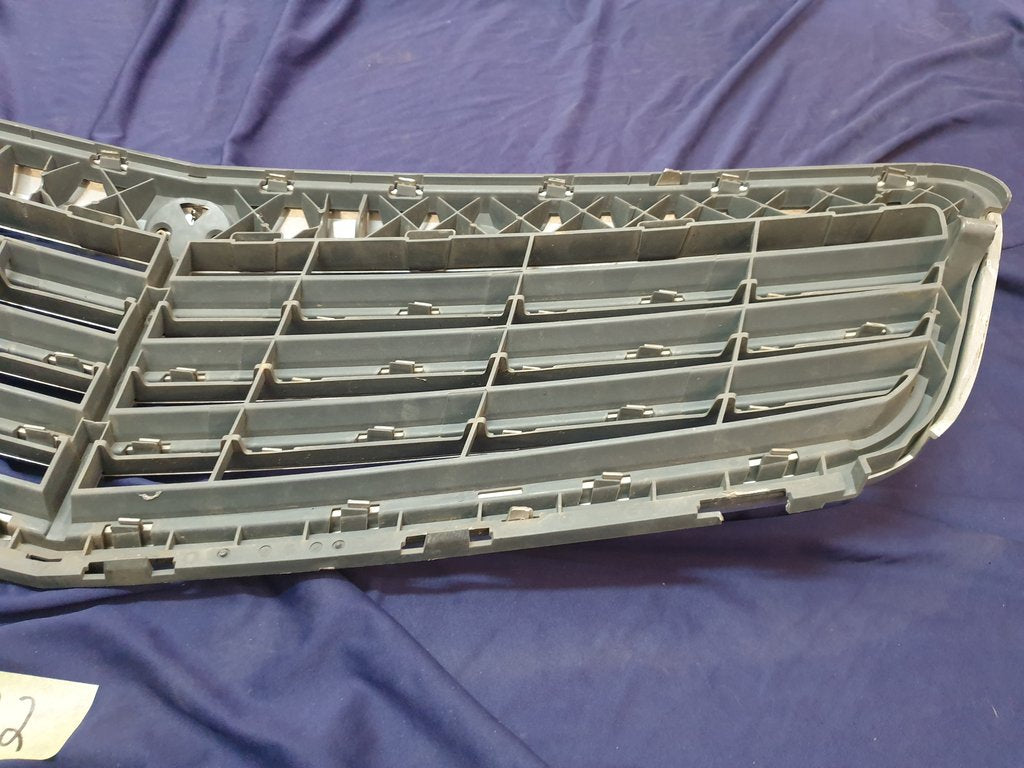 Mercedes-Benz C-Class W204 Radiator Grille - Wear and Tear, Pitted Chrome, Clip/s broken