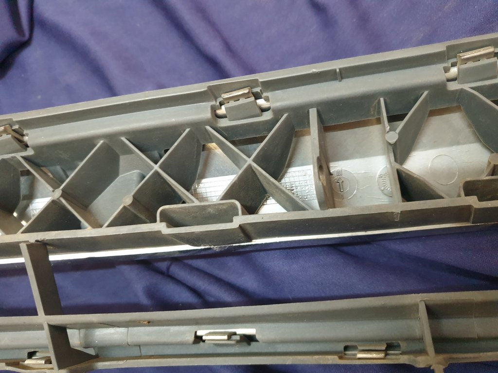 Mercedes-Benz C-Class W204 Radiator Grille - Wear and Tear, Pitted Chrome, Clip/s broken