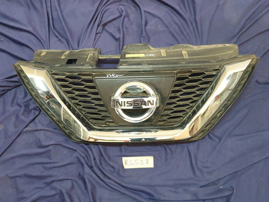 Nissan Qashqai Radiator Grille - Wear and Tear, Crack