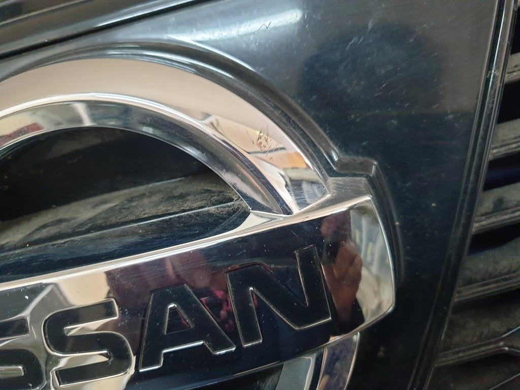 Nissan Qashqai Radiator Grille - Wear and Tear, Crack