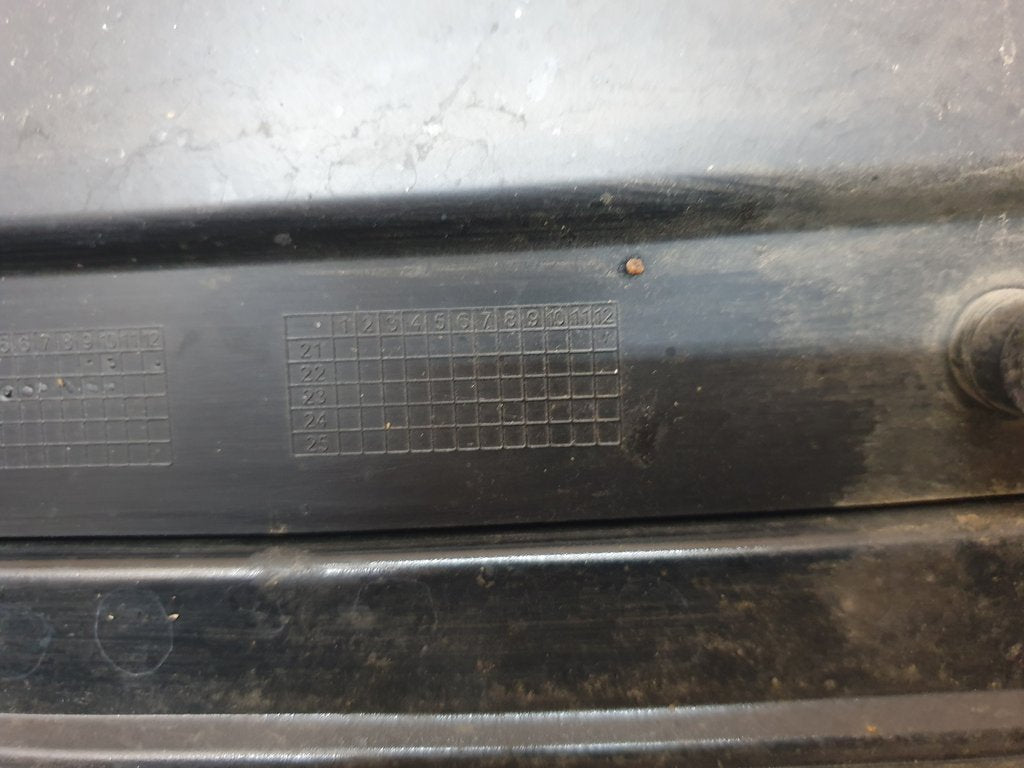 Nissan Qashqai Radiator Grille - Wear and Tear, Crack