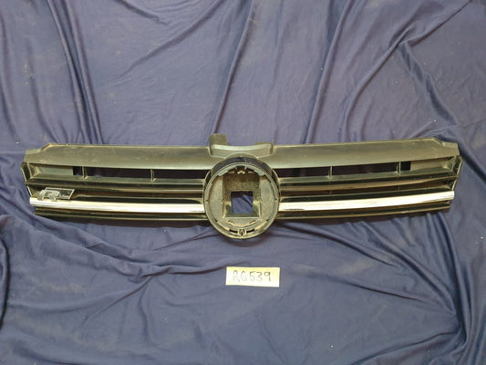 Volkswagen Golf VII 7 R-Line Radiator Grille - Light Wear and Tear, Rline badge damaged