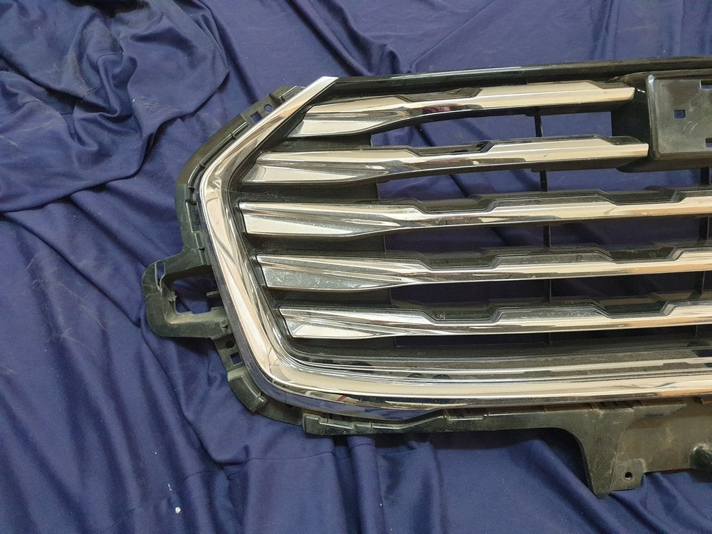 Haval Jolion Radiator Grille - Light Wear and Tear, Broken bracket