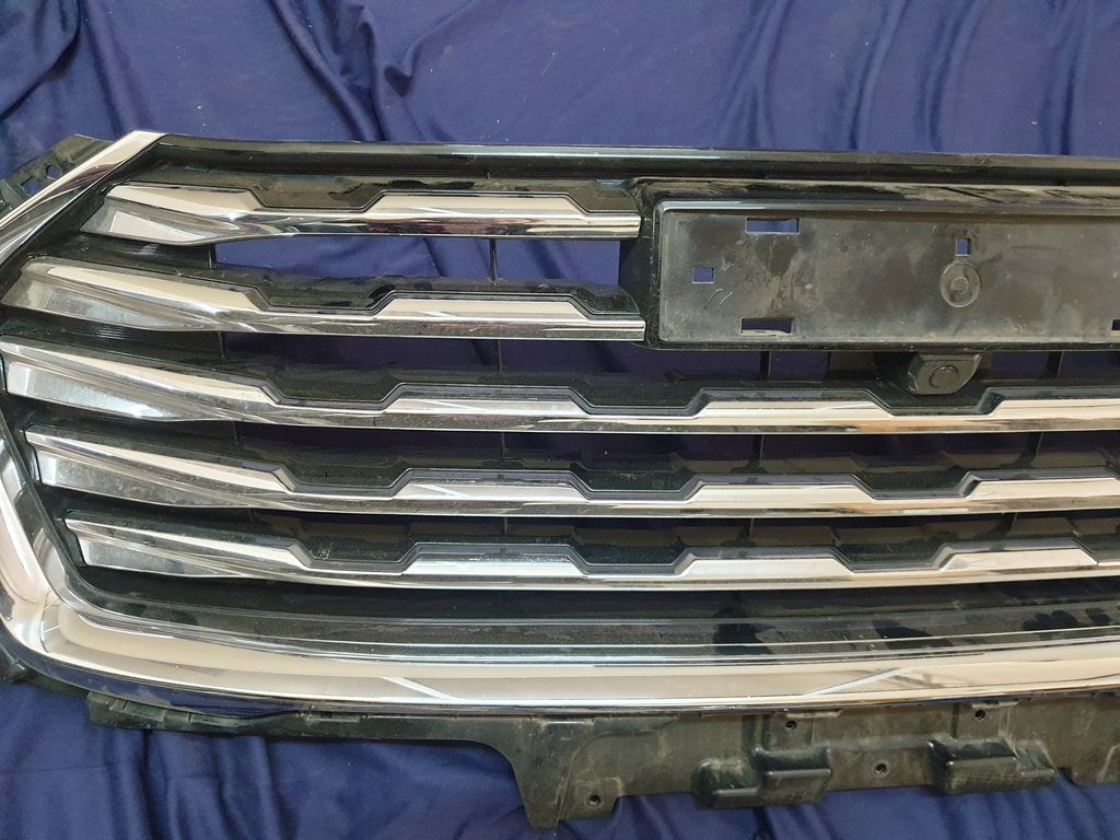 Haval Jolion Radiator Grille - Light Wear and Tear, Broken bracket