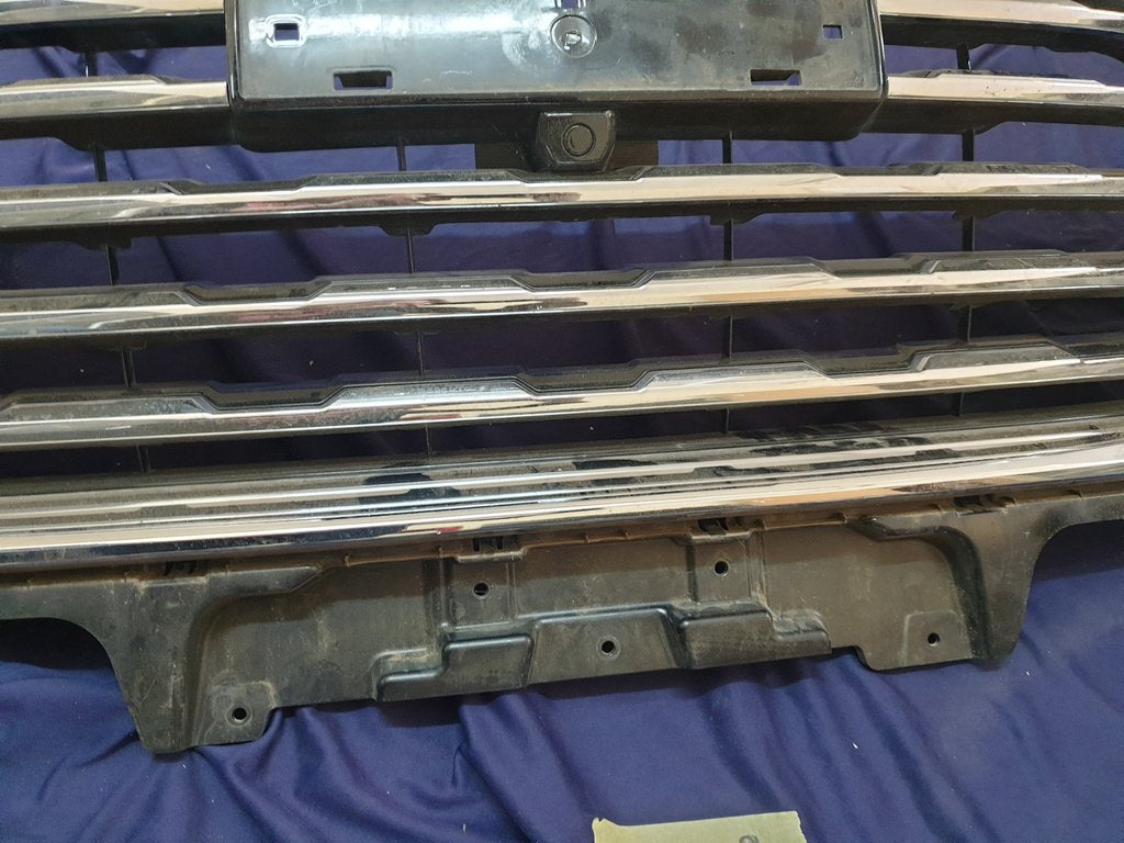 Haval Jolion Radiator Grille - Light Wear and Tear, Broken bracket